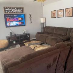 Comfy 3 Bed 2 Bath EZ Access To Santa's Wonderland