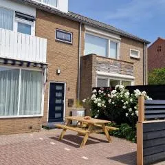 Spacious holiday home within walking distance of the North Sea beach in De Koog