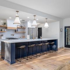 Amazing Modern Farmhouse Retreat w/ 2 Suites