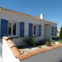 Maison Familiale à Longeville-sur-Mer, Proche Plage et Commerces, Terrasse et Jardin Clôturé - FR-1-336-78