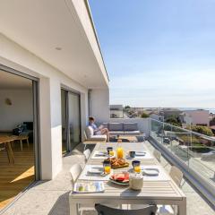 Magnifique T5 avec CLIM, terrasse 30 m2 vue sur mer et barbecue, parking, 40m de la plage