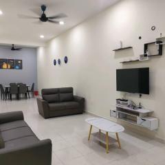 My Homestay Sitiawan - Astronaut Space House 8 Pax