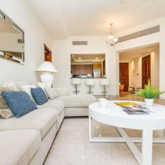 Bespoke Holiday Homes - Palm Jumeirah- 2 Bedroom Beach & Pool Access, South Residence