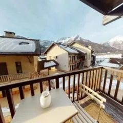 Bright 30 M With Balcony Center Villa