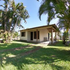 Casa amarela Sul na avenida da Praia da Ferrugem