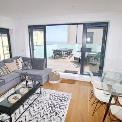 Modern Home for Small Groups by Stones Throw Apartments - Free Parking - Sea View