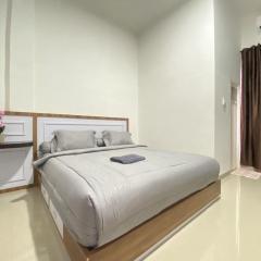 MJ Guest House Pusat Kota Malili Mitra RedDoorz