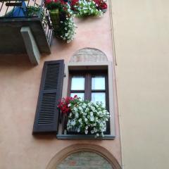 Holiday House Antica Dimora Soggiorni in langa centro storico La Morra