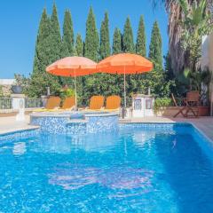 Central villa flatlet with pool - free parking and WiFi