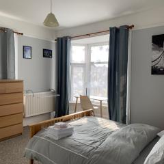 Cosy 2 bed flat in Baffins