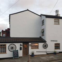 Stunning quirky 2-Bed Cottage in New Brighton