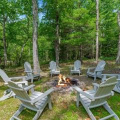 Lakefront Cottage w Hot Tub, Fire Pit, WiFi, Grill & Screened-In Porch