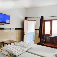 Hotel Goverdhan - Walking to Raja Ki Mandi Railway and 3km from ISBT