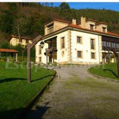 La Rectoral de Valdedios.Casa rural con chimenea