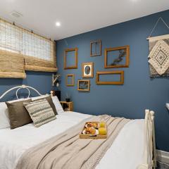 Beach access, Modern & Spacious 2 bed Apartment By The Sea, free parking, wifi, netflix