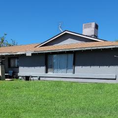 Orangewood & 51Ave Homestay - Not a Hotel