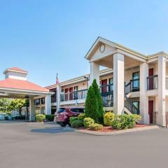 Econo Lodge Inn & Suites