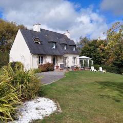 Breton cottage in a quiet location with fireplace, Plouenan