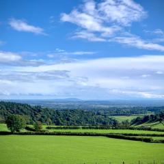 Cynynion Uchaf - Countryside Farmhouse with Views