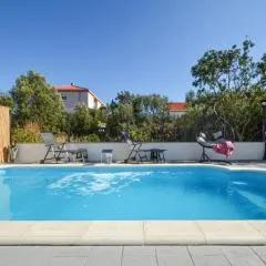 Apartment with heated pool and sea view