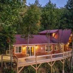 Stunning 2BR Cabin with Mountain Views