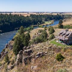 Lindas Perch by KABINO On Bank of Henrys Fork Mtn Views Fishing 6 acres Snake River WIFI
