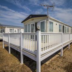 Beautiful Caravan With Decking At Kessingland Beach In Norfolk Ref 90010td