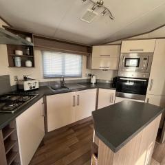 Fulmar 16, Scratby - California Cliffs, Parkdean, sleeps 6, pet friendly - 2 minutes from the beach!