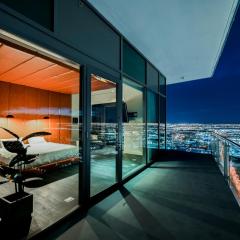 StripViewSuites Ultimate Luxury Penthouses Full Strip View & Balcony