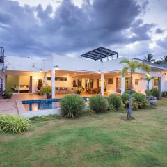 Peaks and Beaches, Pool villa.