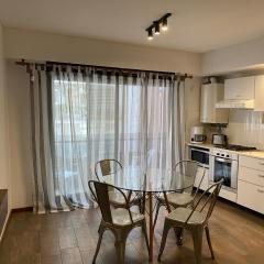 Monoambiente completo en zona centro, a 200 metros del rio