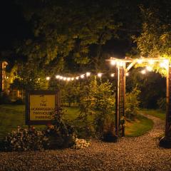 The Horrrsebox Tinyhouse Glamping