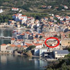 Apartments by the sea Komiza, Vis - 8860