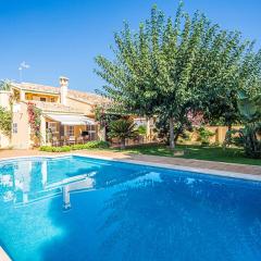 Agradable Villa junto al mar con piscina