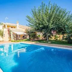 Agradable Villa junto al mar con piscina
