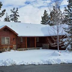 CUSTOM SINGLE STORY CABIN WITH JACUZZI POOL TABLE & BIG GAME ROOM WITH ARCADE games