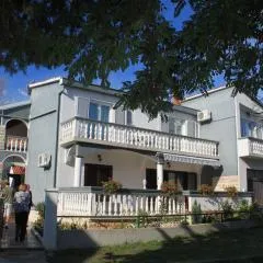 Apartments by the sea Kukljica, Ugljan - 8400
