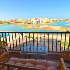 Boho Chic - Scenic Lagoon View at Tawila, Gouna