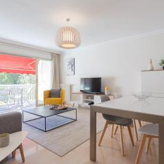 LE CORAIL spacieux avec beau et ample balcon, au centre, idéal pour familles et petits groupes