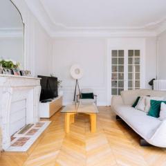 Spacious Parisian Family Apartment In 7th