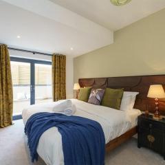 Lilyturf - 2 Bedroom Luxury Apartment by Mint Stays