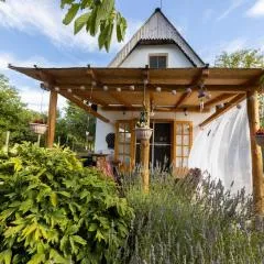 Ruralna kuća za odmor White bike