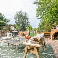 Idyllic 2- Bedroom barn with amazing views