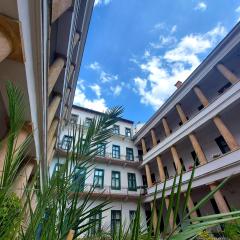 Home City Center Terrace Apartment