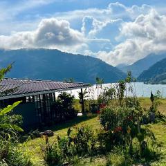 CABAÑA LAGO CALIMA, frente al lago