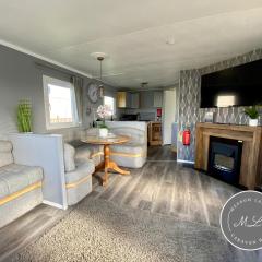 Promenade 566, direct beach access, close to fantasy island, WiFi, pet friendly - Meadow Lakes Caravan & Lodge Hire