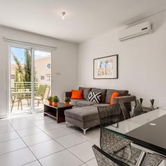 Lovely 2 Bedroom Family Apartment w/ Pool