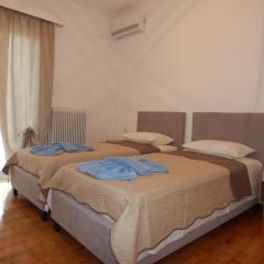 Cozy apartment for 3-6 people-Center Tripoli