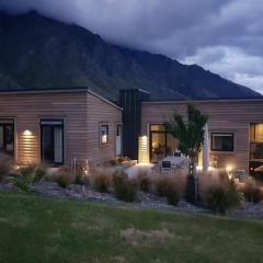 Beautiful Lake and Alpine Views - Queenstown