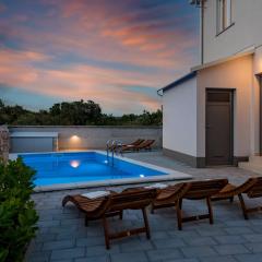 Holiday house Mareta - outdoor swimming pool, 4 bedrooms, WIFI